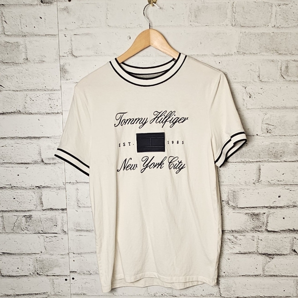 Tommy Hilfiger Logo Tee White Script NYC Flag Regular Fit S